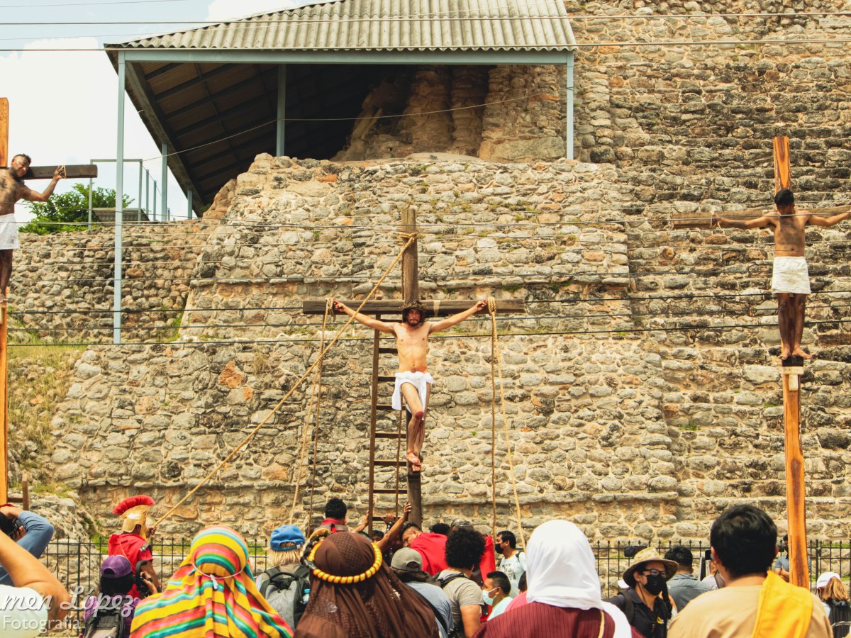 “Crucificados” en Yucatán, la tradición católica de representar el&nbsp;viacrucis