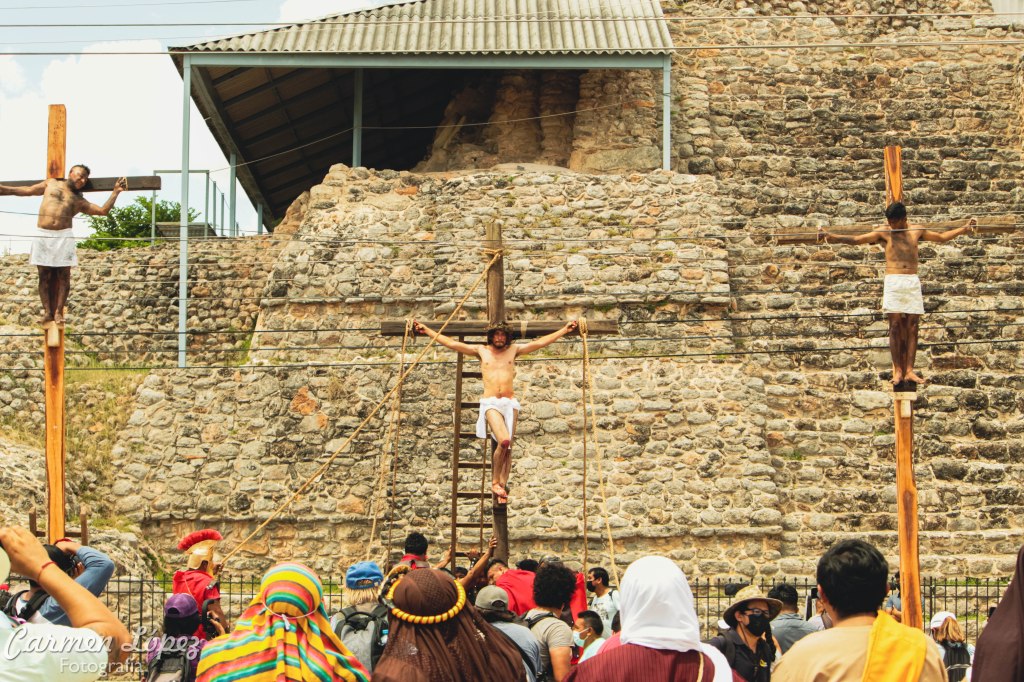 “Crucificados” en Yucatán, la tradición católica de representar el&nbsp;viacrucis